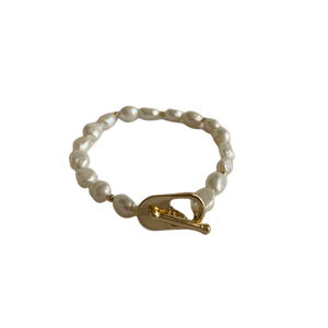 Concave Lock Pearl Bracelet